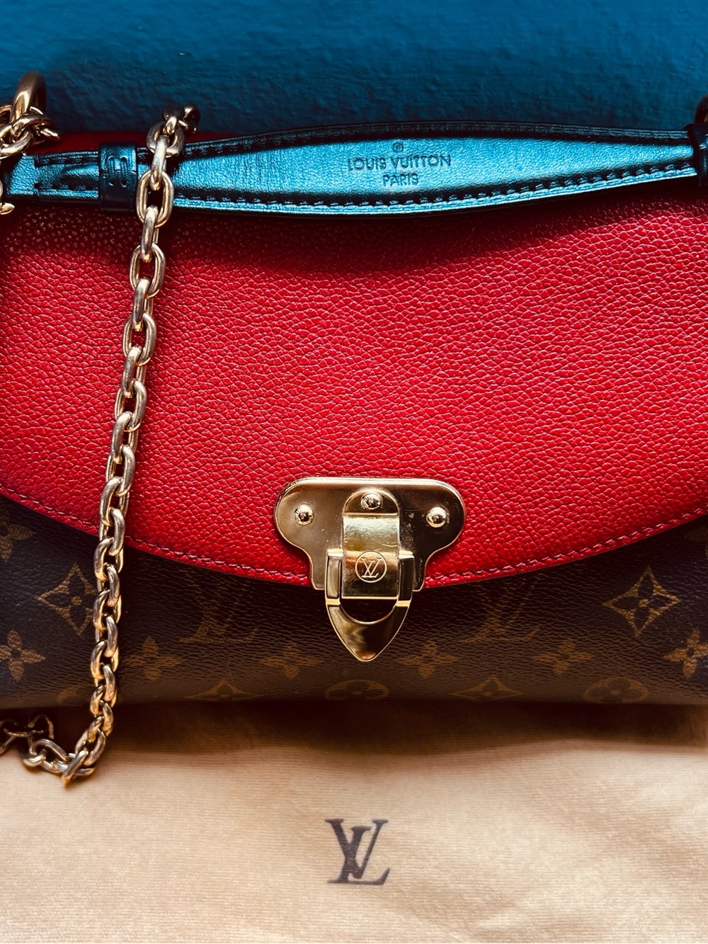 🔥 Authentic LV Victoire Monogram Chain Bag – Excellent Condition – Stunning  🔥